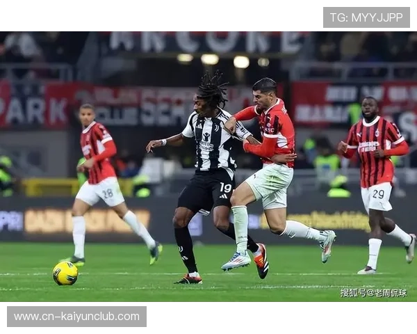 尤文图斯边路切换制造连续威胁球