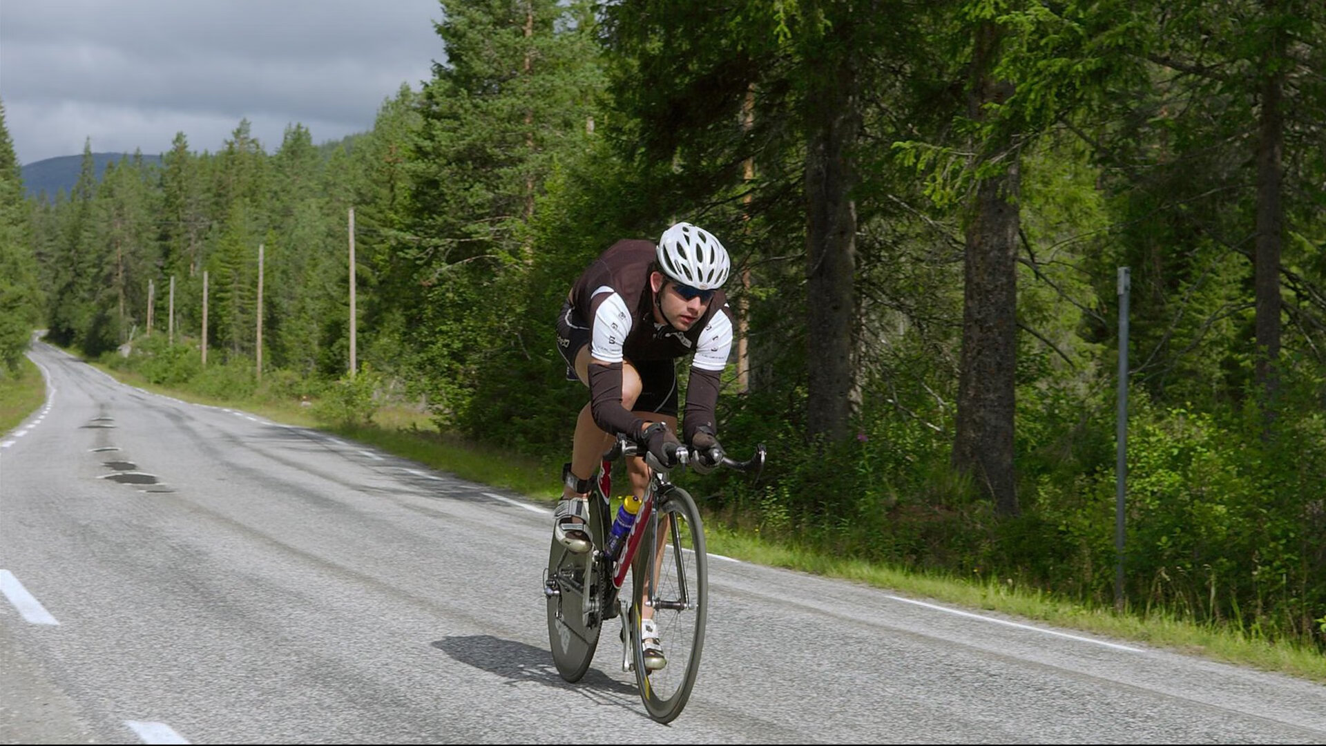 世界杯官方球迷歌曲走红 街头巷尾人人会唱副歌