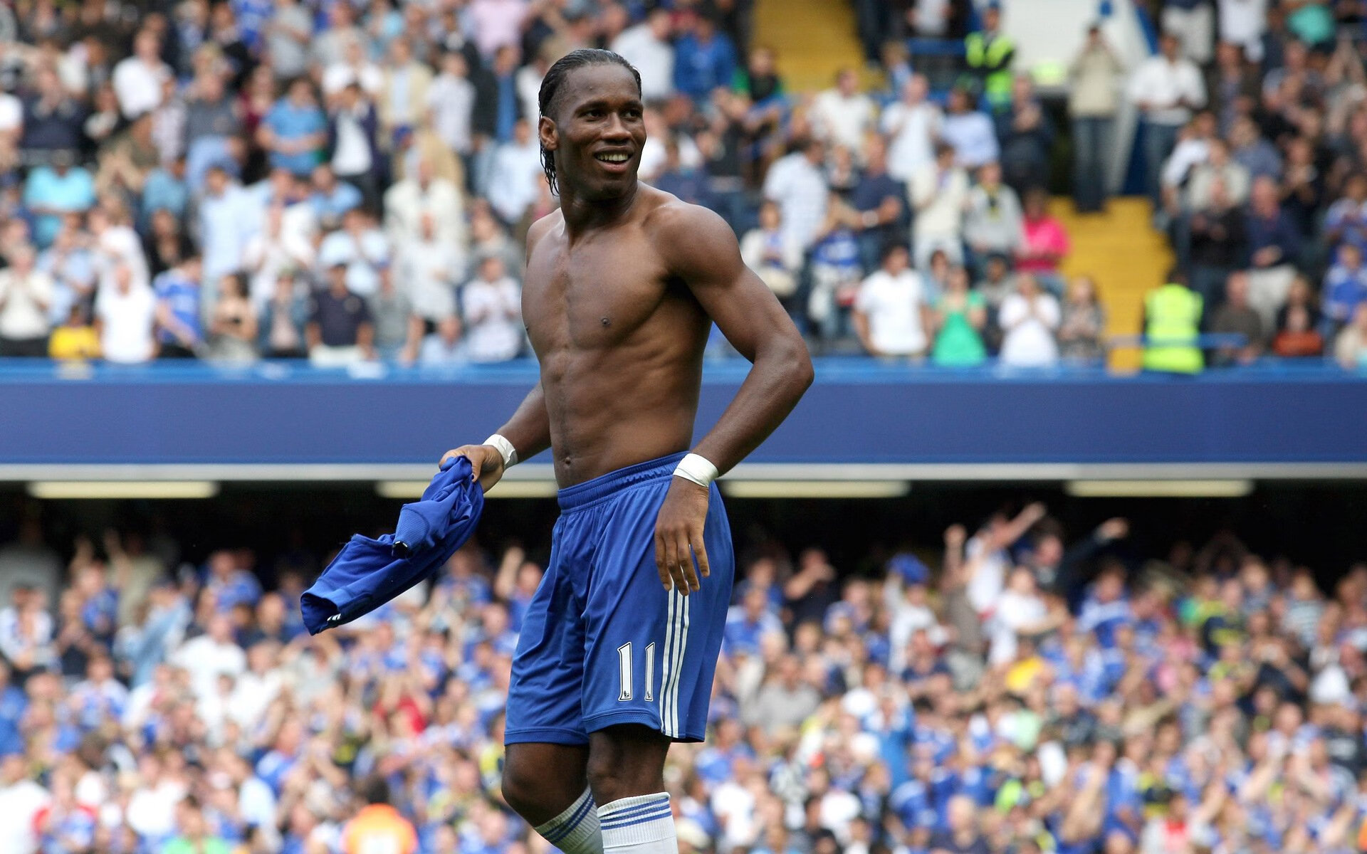 线上“虚拟骑行穿越名胜赛” 屏幕上游览世界风景